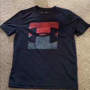Boys L UA tshirt